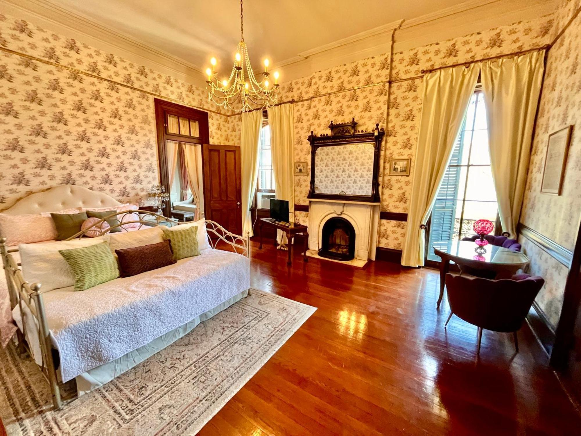 French Quarter Lanaux Mansion Bed And Breakfast Новый Орлеан Номер фото